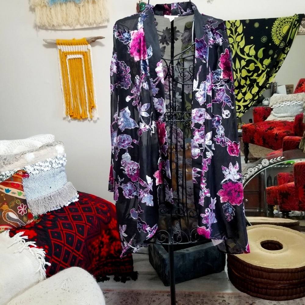 Tribal Jeans Floral Velvet Burnout Sheer Kimono Cardigan. Size: S/M.